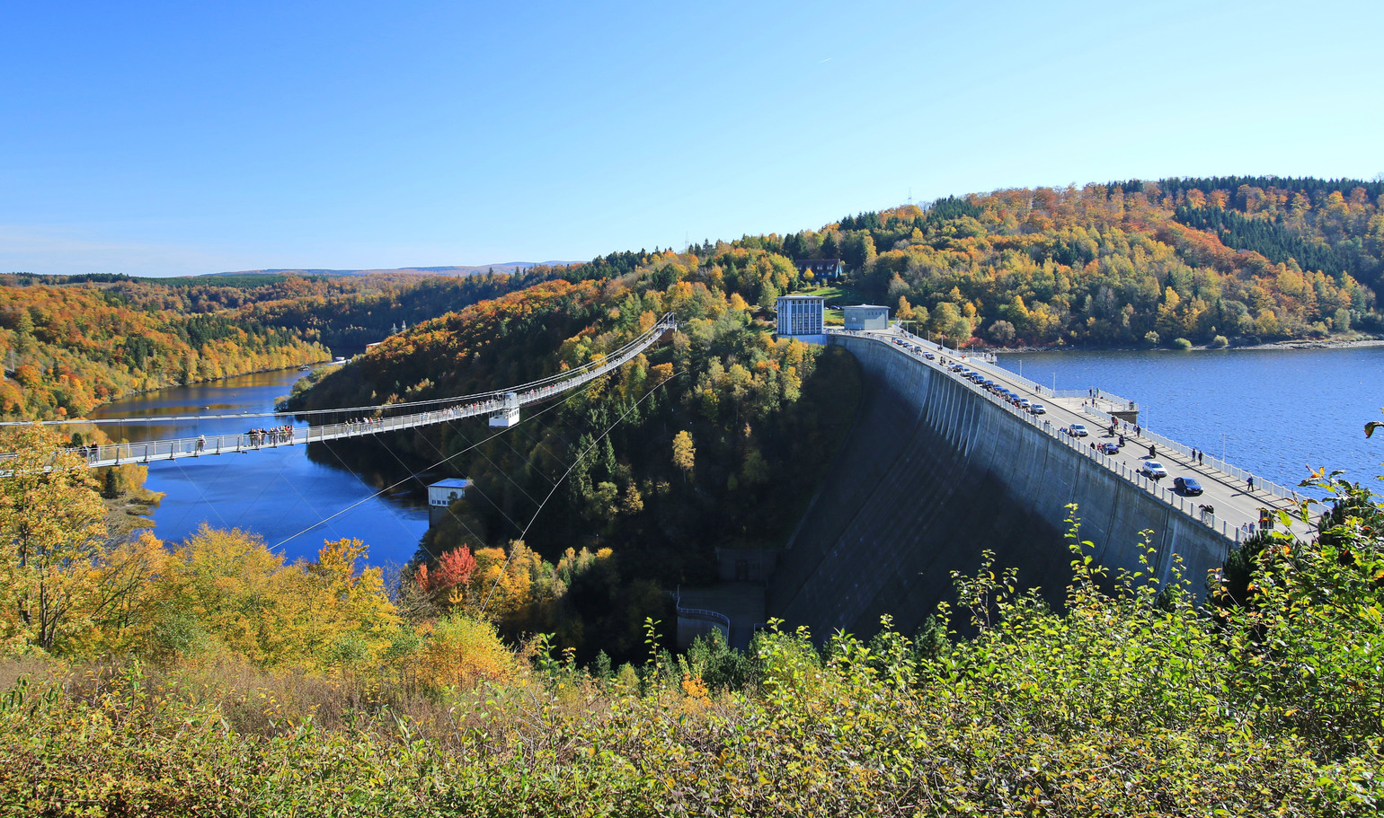 Die Fußgänger-Seilhängebrücke nahe der Rappbodetalsperre im Harz., Sachsen-Anhalt. Die Fußgänger-Seilhängebrücke nahe der Rappbodetalsperre im Harz., Sachsen-Anhalt.